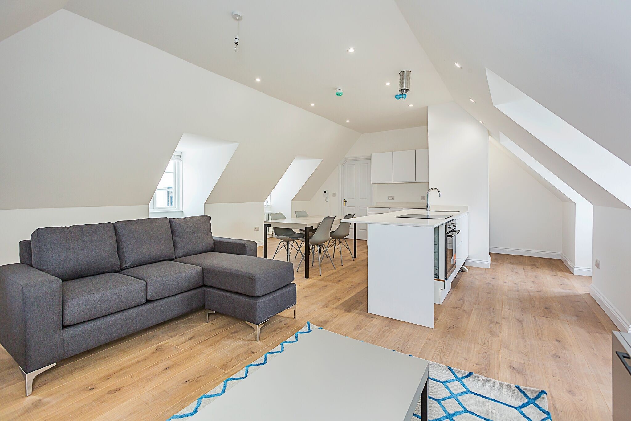 23 Phoenix Rd, London for sale Interior Photo- Image 1 of 1