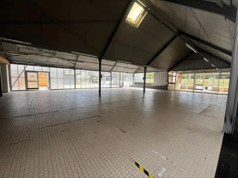 Location Local d'activités 1 200 m² - Photo 1