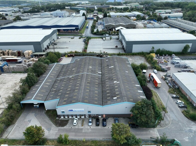 Cross Green Way, Leeds to rent - Building Photo - Image 2 of 4