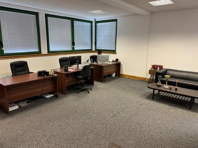 Bourne Court, Southend Rd, Woodford Green to rent - Building Photo - Image 2 of 6