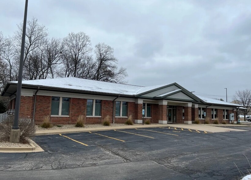 3501 W War Memorial Dr, Peoria, IL for rent - Building Photo - Image 1 of 1