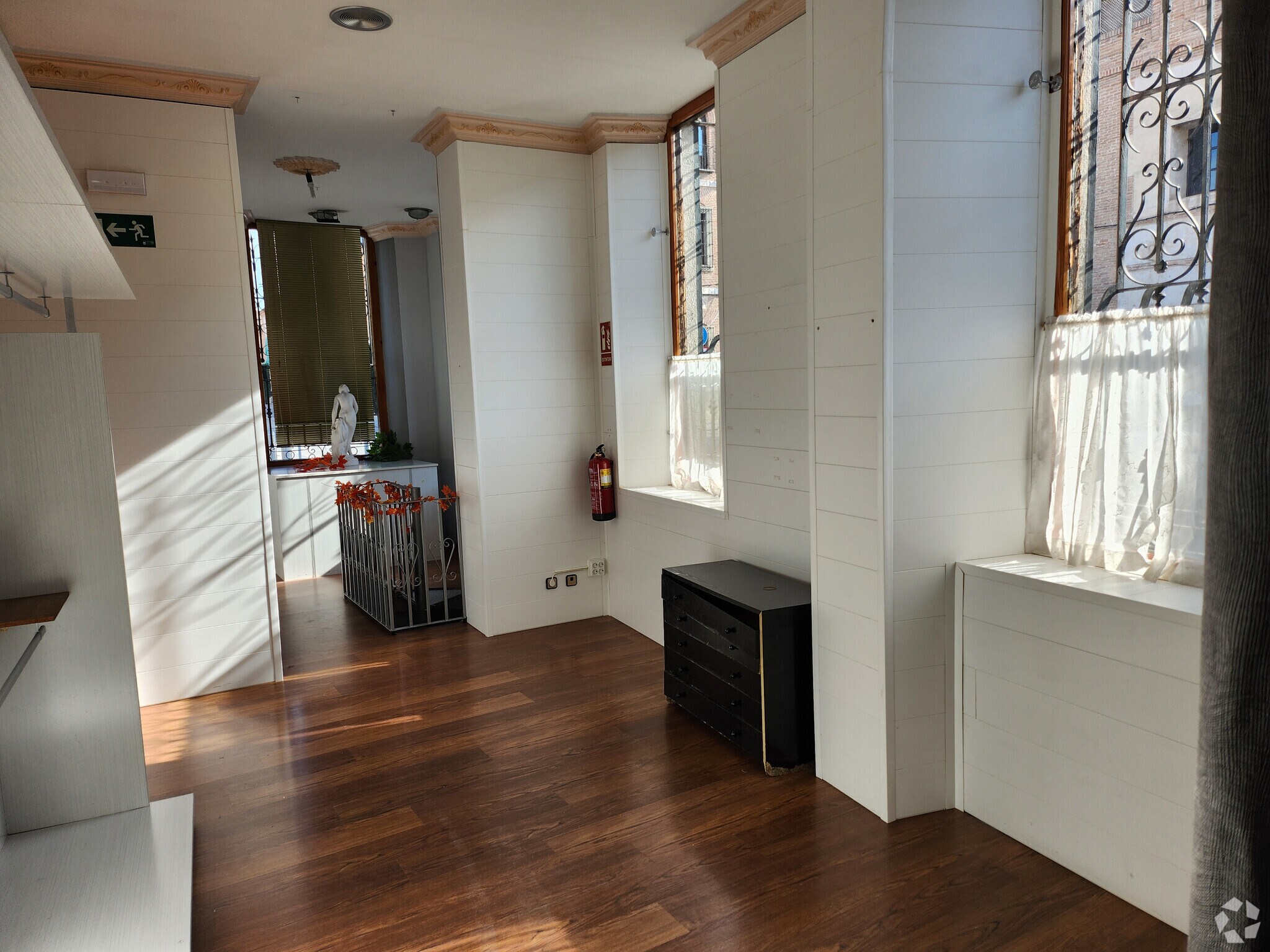 Retail in Alcalá de Henares, Madrid to rent Interior Photo- Image 1 of 5