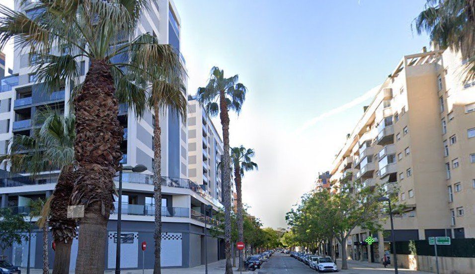 Retail in València, Valencia to rent - Building Photo - Image 1 of 17