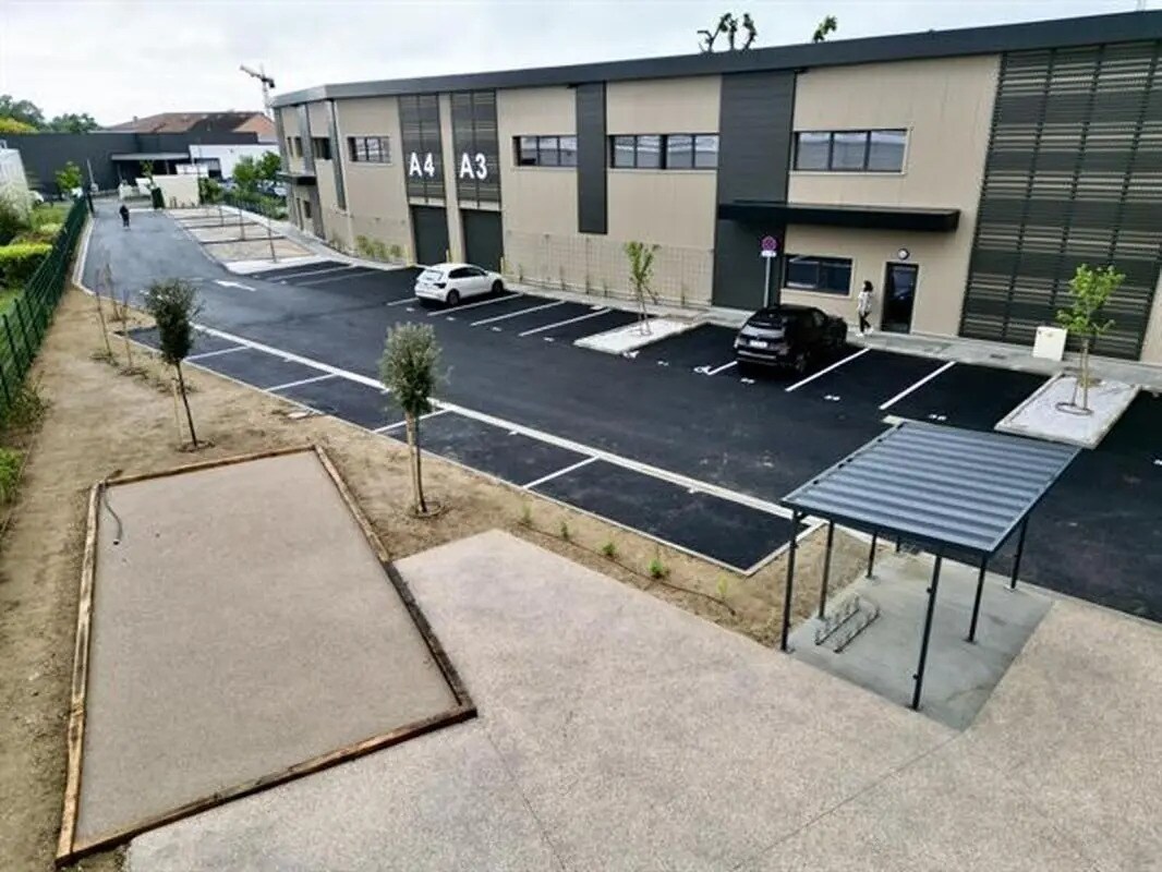 Light Industrial in Launaguet to rent Building Photo- Image 1 of 8