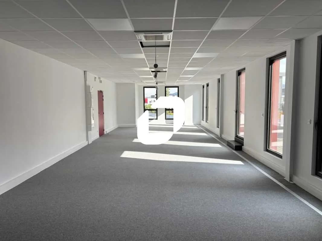 Chemin Du Plateau, Dardilly to rent Building Photo- Image 1 of 7
