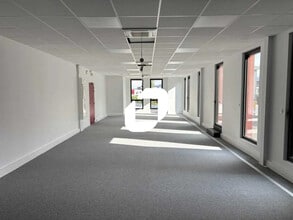 Chemin Du Plateau, Dardilly to rent Building Photo- Image 1 of 6