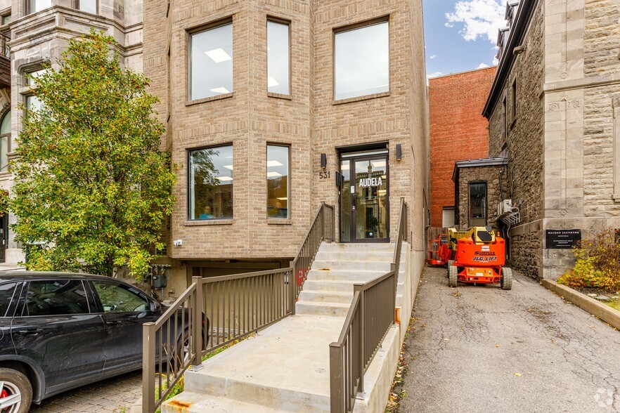 531 Rue Sherbrooke E, Montréal, QC for sale - Building Photo - Image 2 of 7