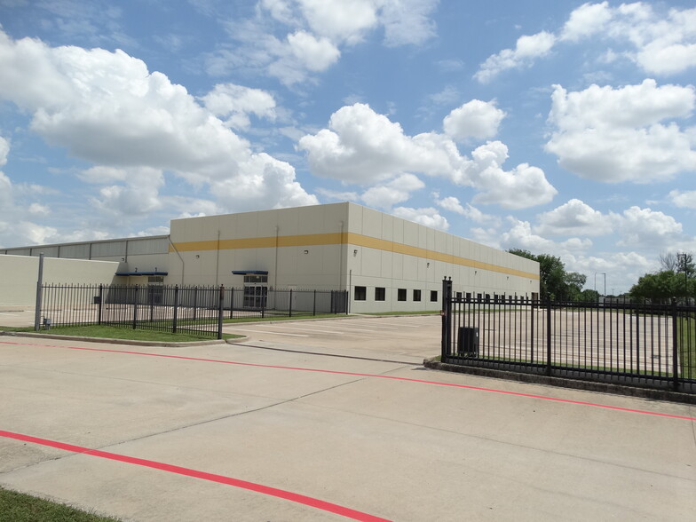 7390 Northcourt Rd, Houston, TX for rent - Building Photo - Image 1 of 6