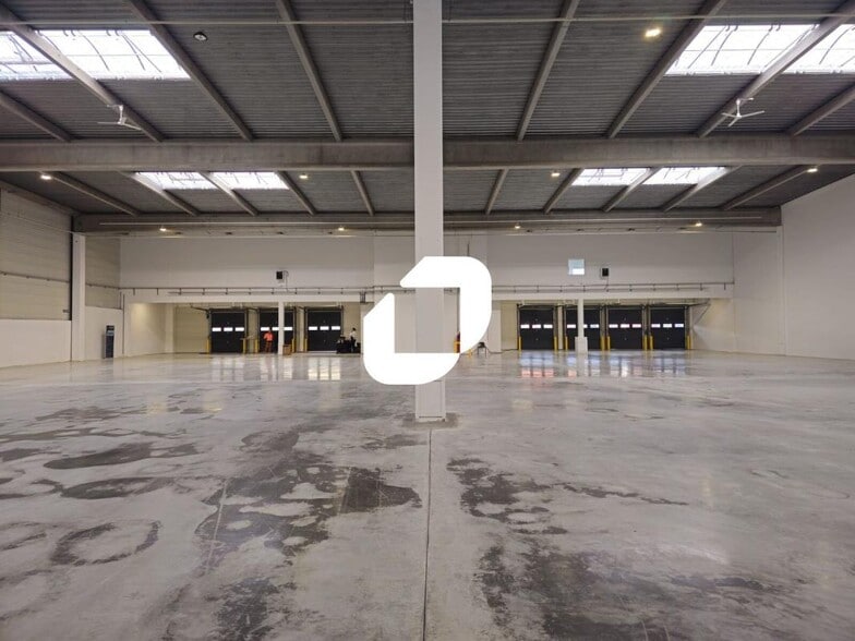 Light Industrial in Aulnay-sous-Bois to rent - Building Photo - Image 1 of 15