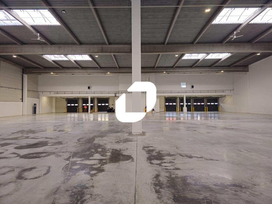 Light Industrial in Aulnay-sous-Bois to rent Building Photo- Image 1 of 16