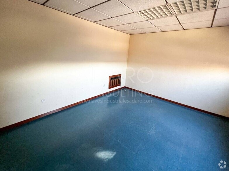 Industrial in San Fernando de Henares, Madrid for sale - Building Photo - Image 3 of 6