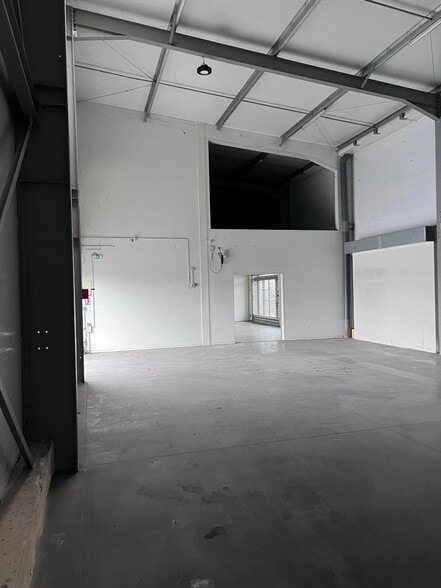 Rue Jean Et René Reinaudo, Le Pontet for sale - Building Photo - Image 2 of 6