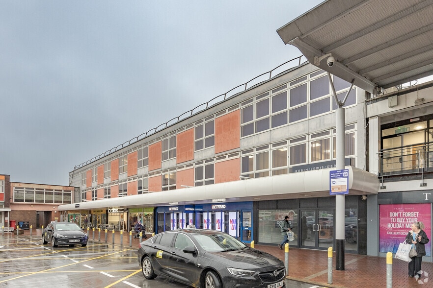 1-8 General Rees Sq, Cwmbran to rent - Building Photo - Image 2 of 2