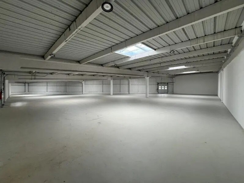 Industrial in Maurepas to rent Interior Photo- Image 1 of 13