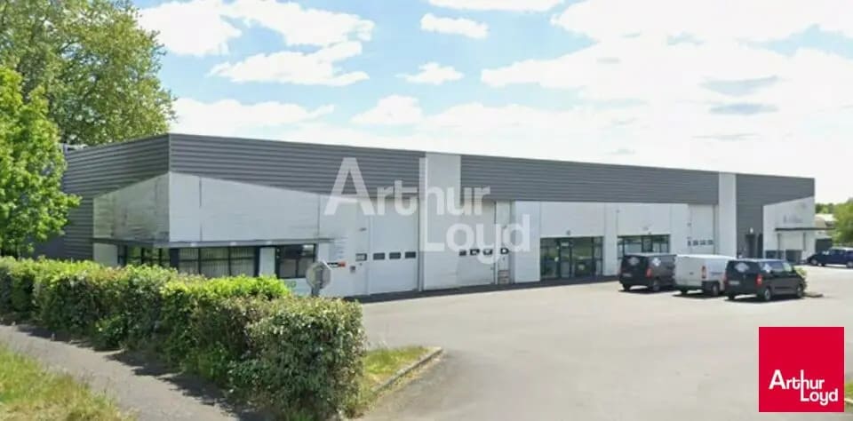 Location Local d'activités 690 m² - Photo 1