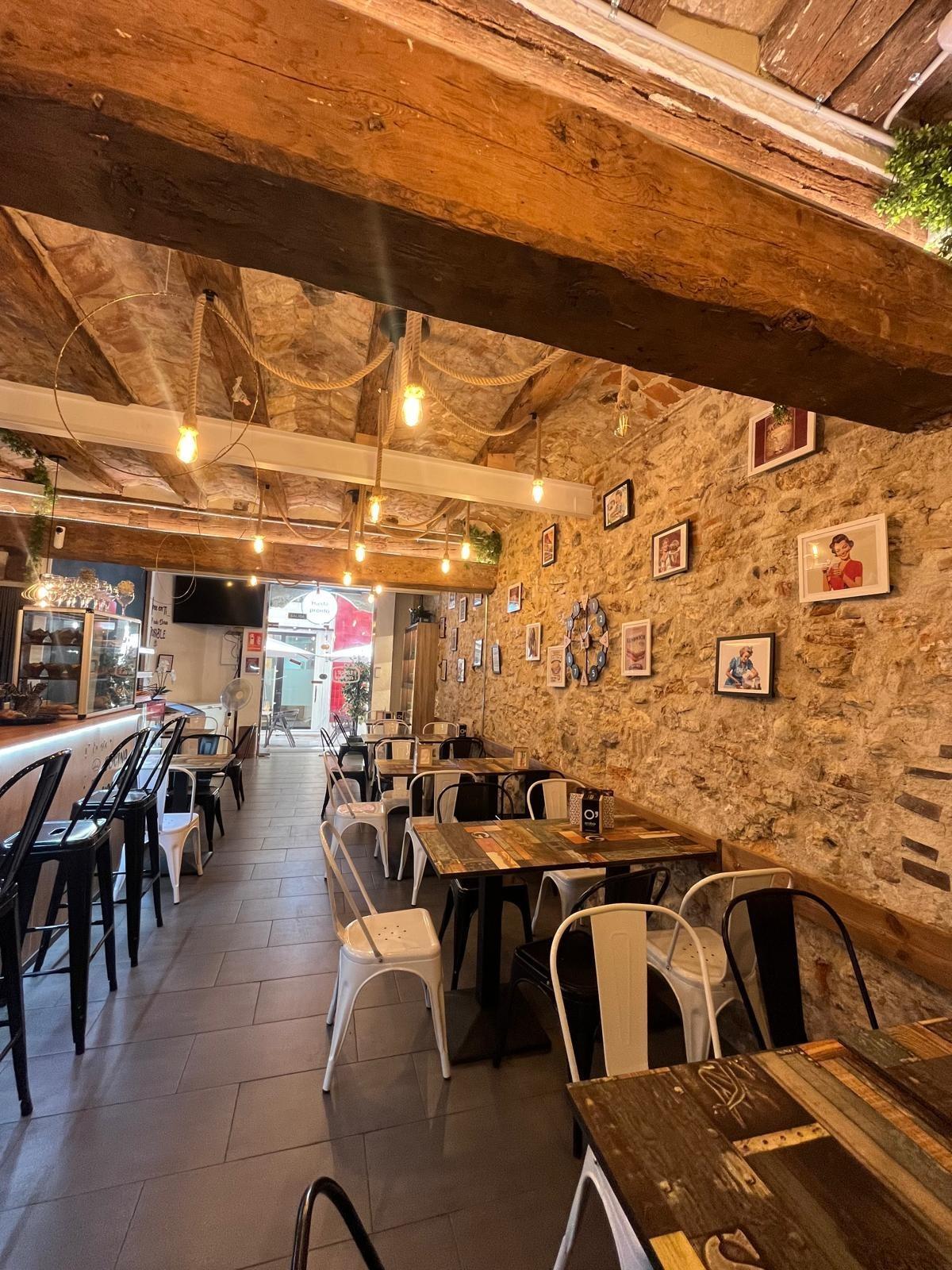 Retail in Tortosa, Tarragona to rent Primary Photo- Image 1 of 2