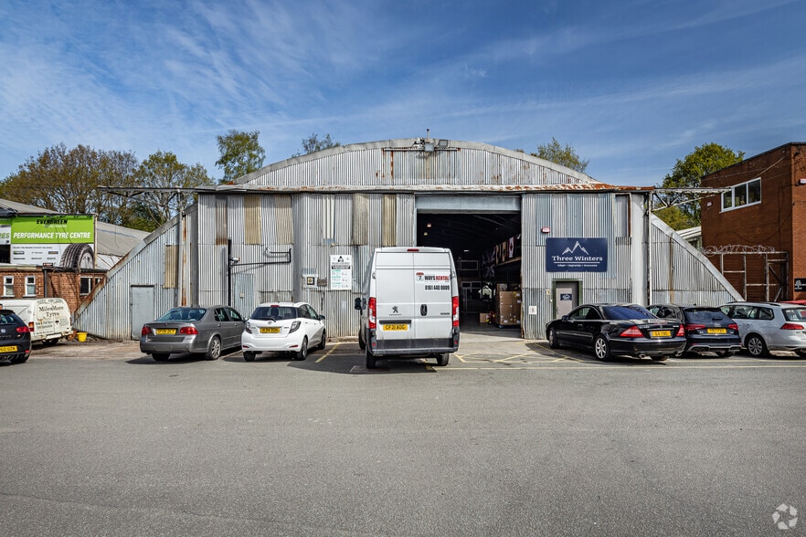 Macclesfield Rd, Stockport to rent - Building Photo - Image 2 of 2