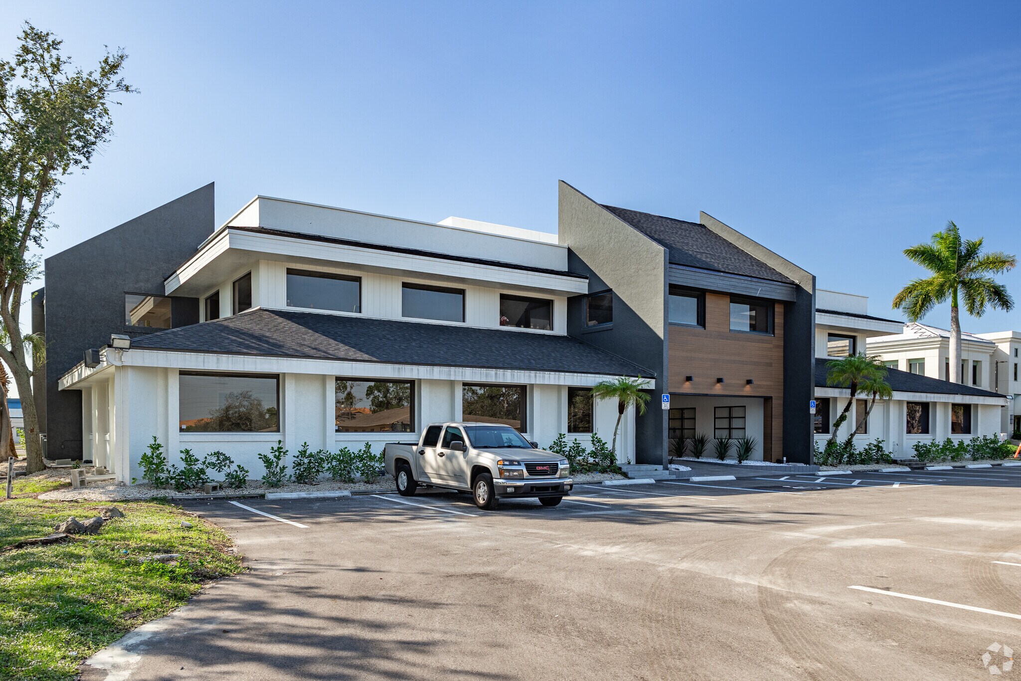 8140 College Pky, Fort Myers, FL for sale Building Photo- Image 1 of 1