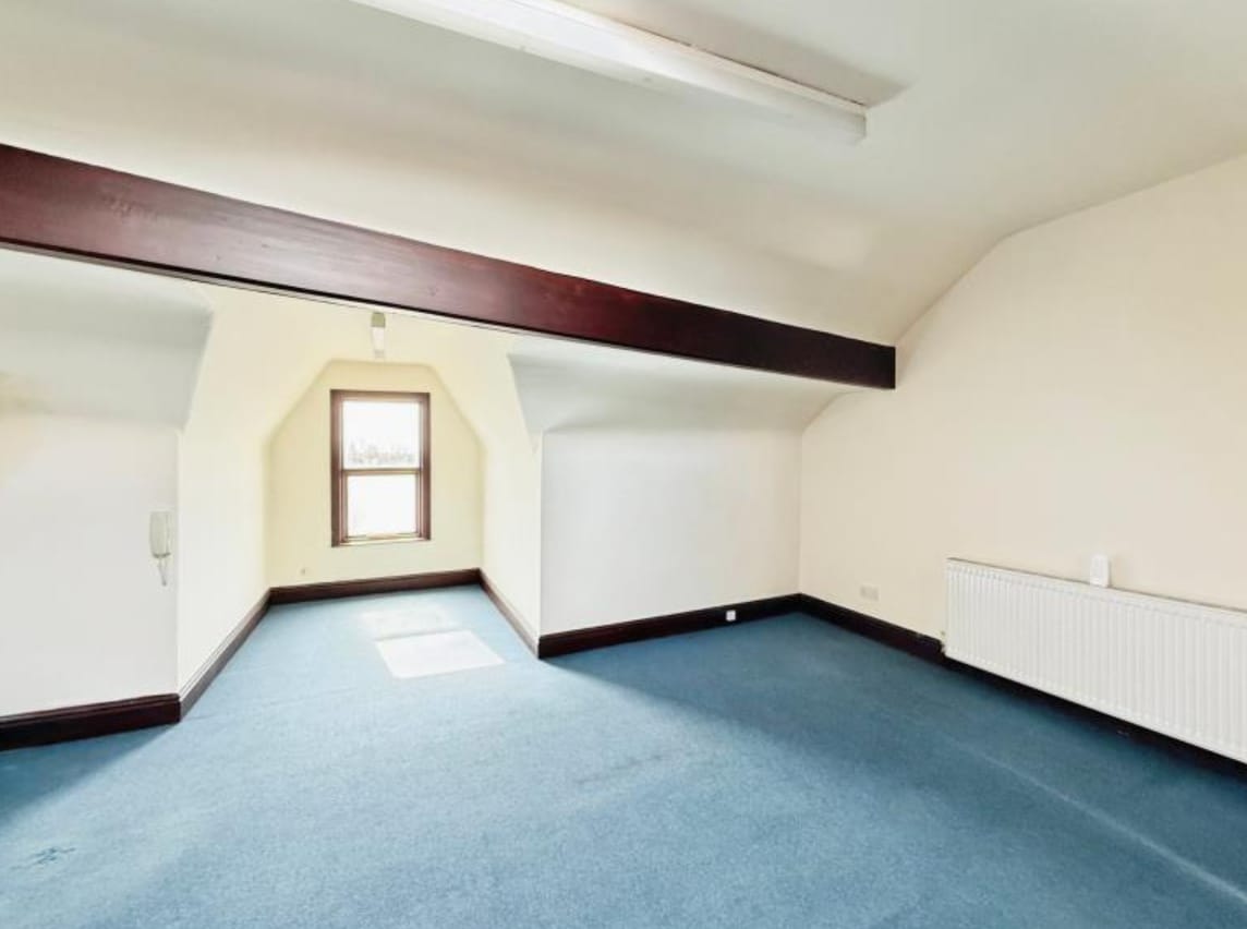 28 Railway Rd, Leigh to rent Interior Photo- Image 1 of 5