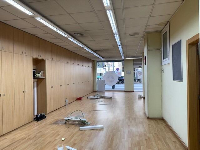 Retail in Sabadell, Barcelona to rent - Building Photo - Image 2 of 3
