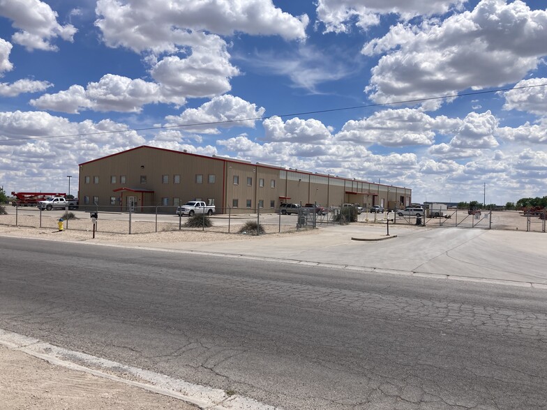 3215 N Enterprise Dr, Hobbs, NM for sale - Primary Photo - Image 1 of 17