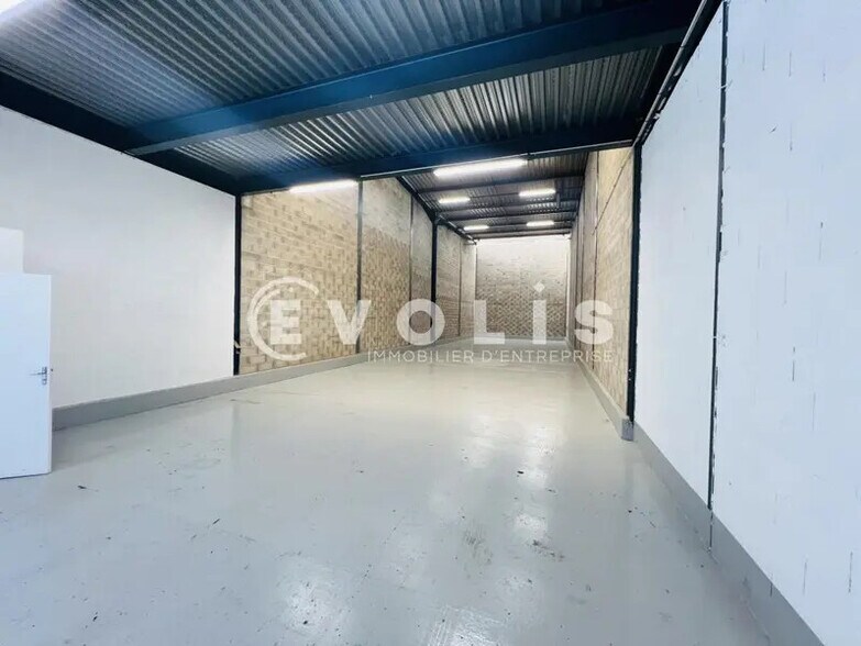 Light Industrial in Noisy-le-Grand to rent - Interior Photo - Image 2 of 7