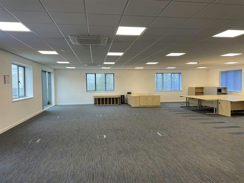 Golf Course Ln, Filton to rent - Interior Photo - Image 2 of 7