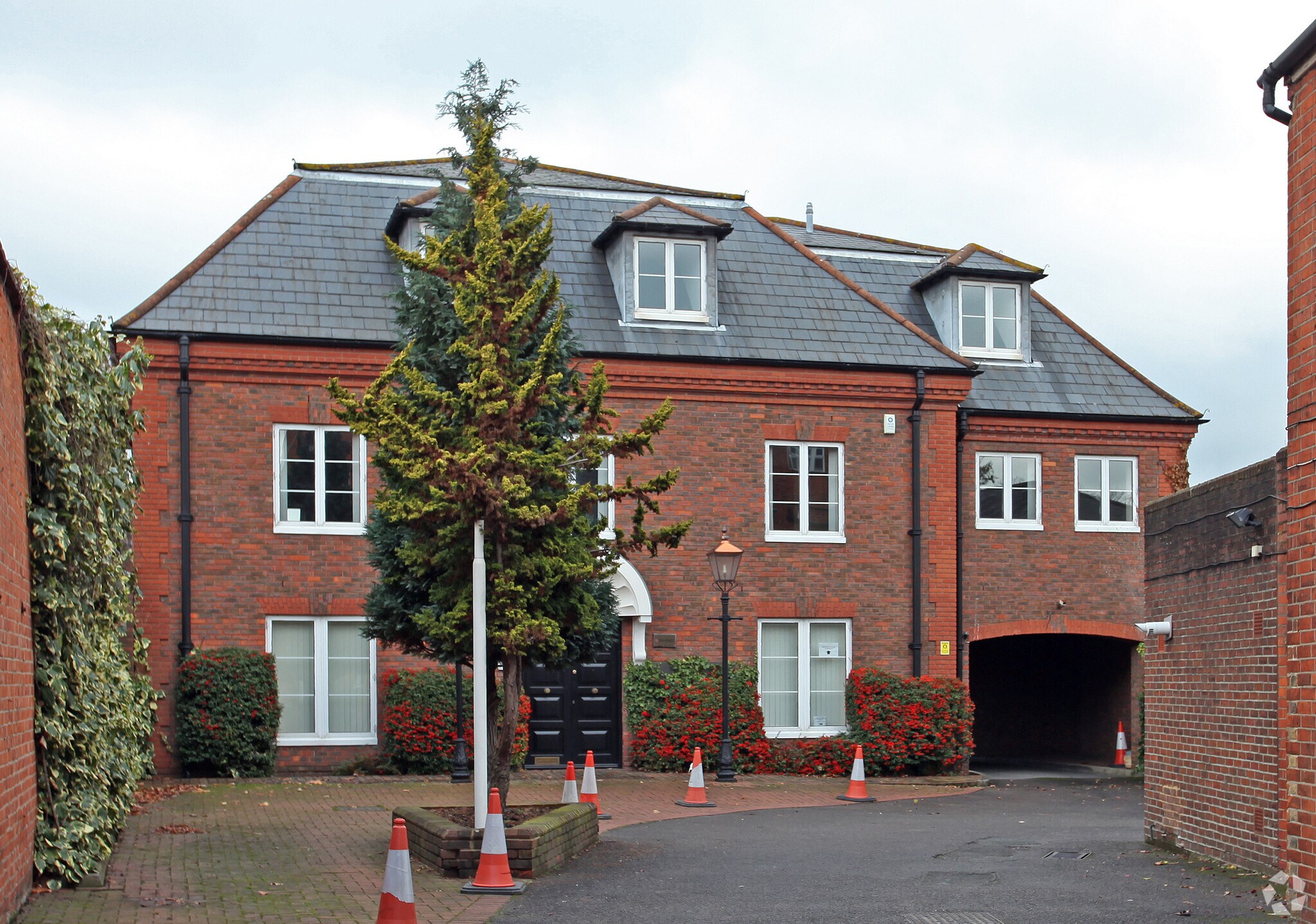 High St, Ascot for sale Primary Photo- Image 1 of 1