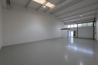 Progress Way, Croydon to rent Interior Photo- Image 2 of 2
