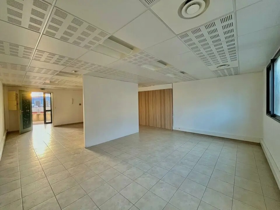 Location Bureaux 72 m² - Photo 1