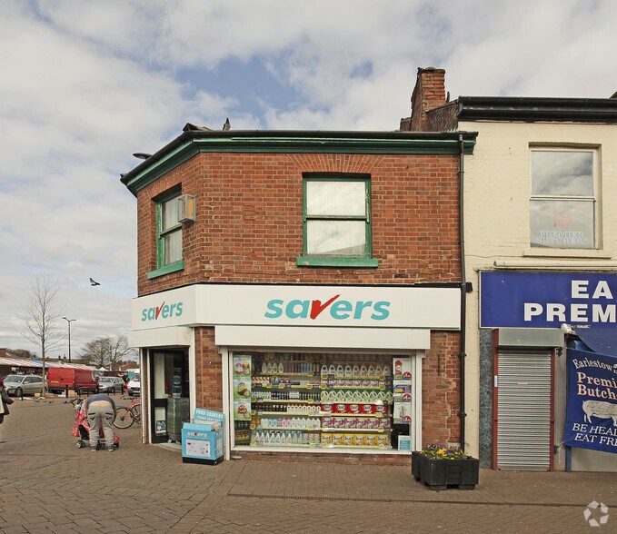 42 Market St, Newton Le Willows to rent - Building Photo - Image 2 of 2