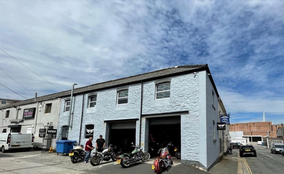 9 Commercial St, Plymouth to rent - Primary Photo - Image 1 of 1