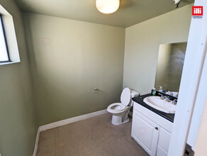 401 S Glenoaks Blvd, Burbank, CA for rent Interior Photo- Image 1 of 7