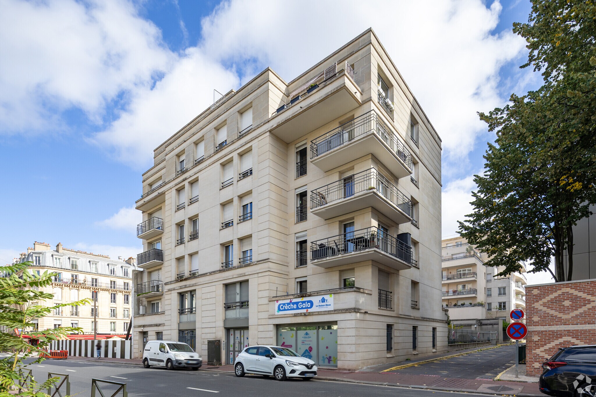 112 Rue Anatole France, Levallois-Perret to rent Primary Photo- Image 1 of 4