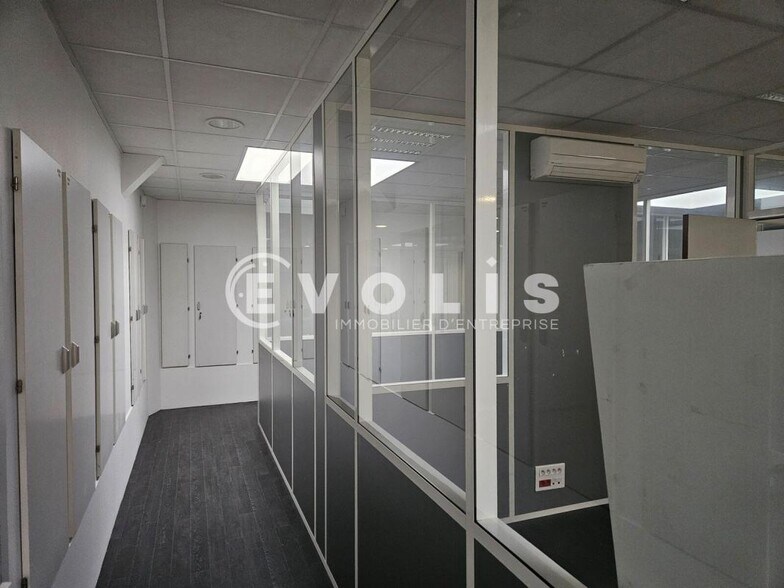 Light Industrial in Palaiseau to rent - Interior Photo - Image 3 of 11