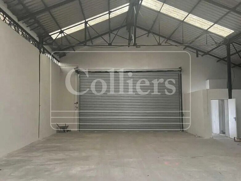 Light Industrial in Marseille to rent - Building Photo - Image 2 of 9