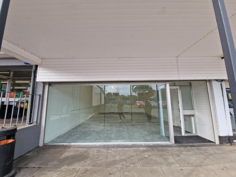 Red Hall Prec, Deeside to rent - Building Photo - Image 1 of 4