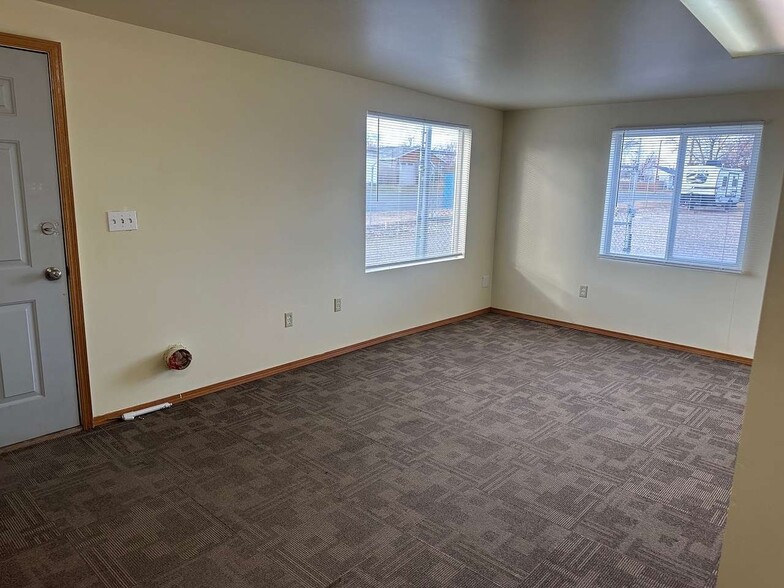 1100 Waukesha Ave, Helena, MT for rent - Interior Photo - Image 3 of 5