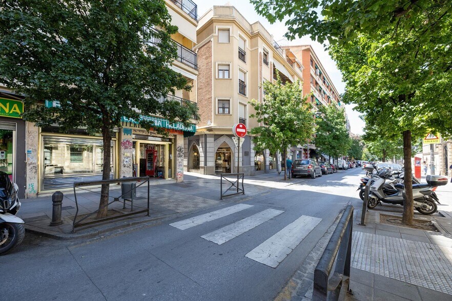 Retail in Granada for sale - Building Photo - Image 3 of 30