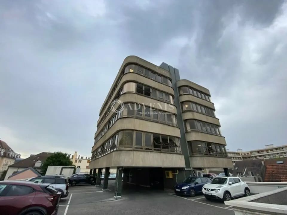Location Bureaux 184 m² - Photo 1