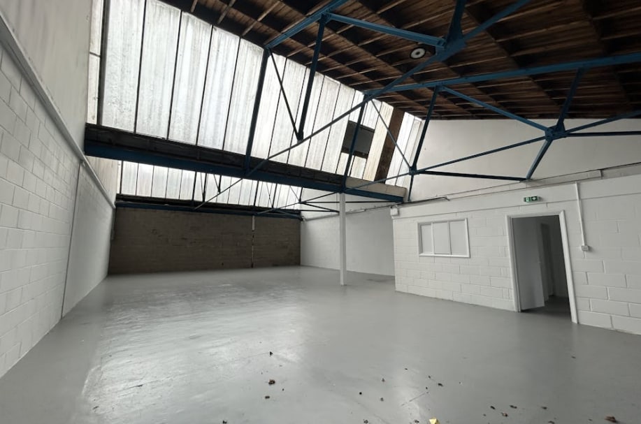 13 Argall Av, London to rent Interior Photo- Image 1 of 2