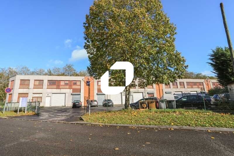 Light Industrial in Lisses to rent Building Photo- Image 1 of 8