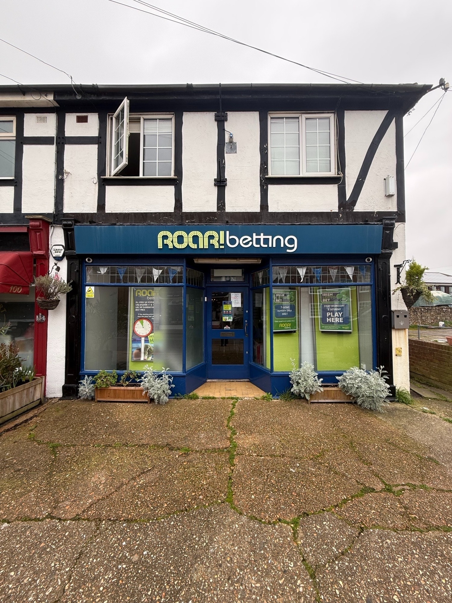 98 High St, Selsey to rent Primary Photo- Image 1 of 4