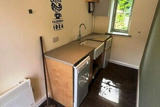Willis Ln, Four Marks to rent Interior Photo- Image 2 of 3