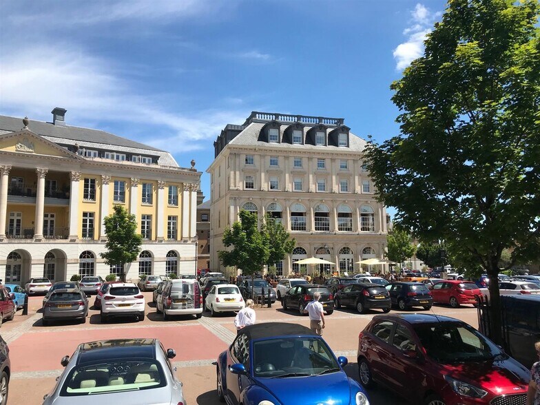Queen Mother Sq, Dorchester to rent - Building Photo - Image 3 of 3