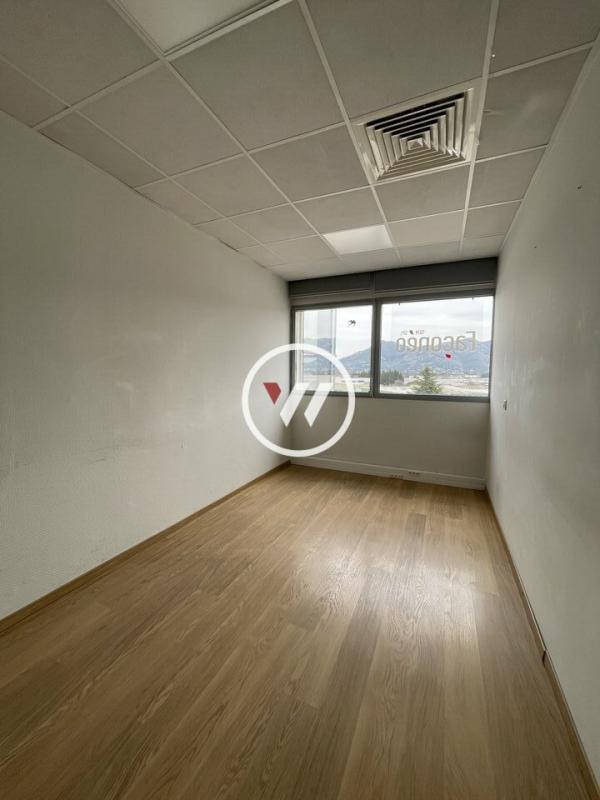 Office in Aubagne to rent Building Photo- Image 1 of 10