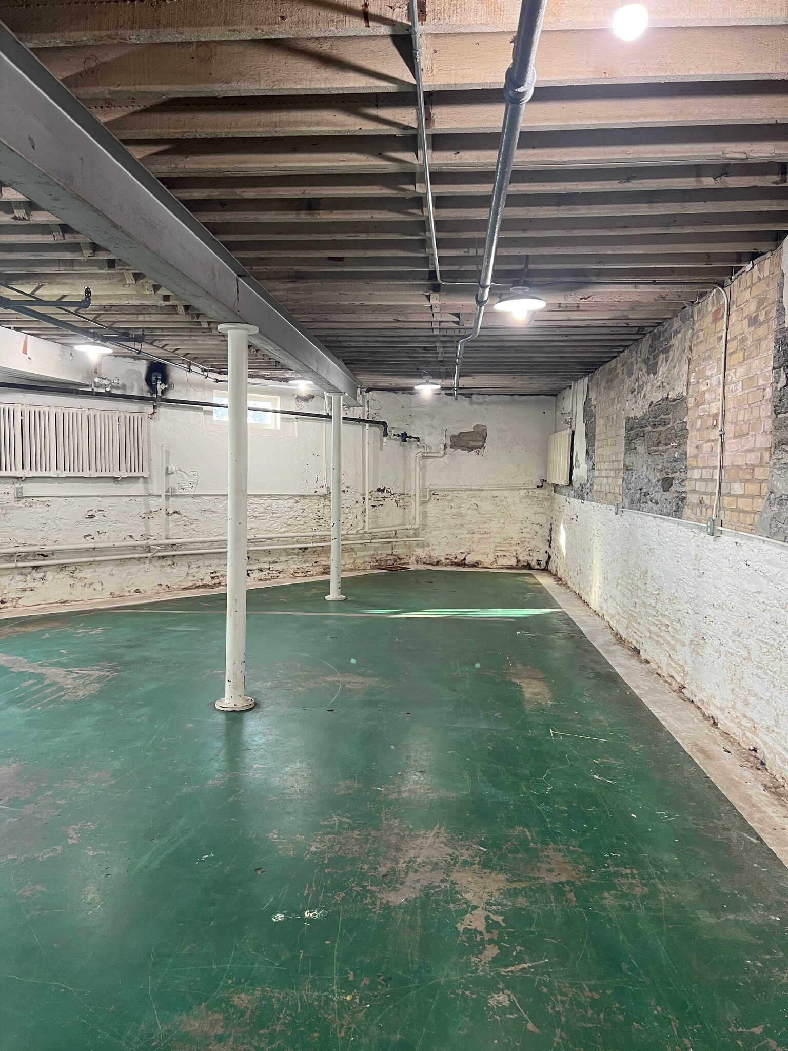 1618-1620 Central Ave NE, Minneapolis, MN to rent Interior Photo- Image 1 of 5