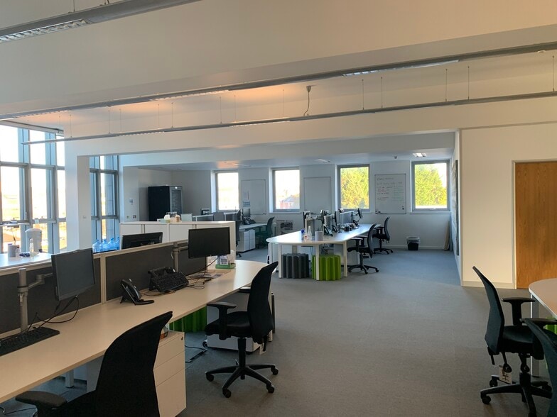 Olympia Cross, Glasgow to rent - Interior Photo - Image 3 of 7