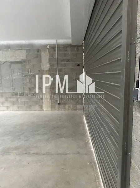 Light Industrial in Aix-en-Provence to rent Interior Photo- Image 1 of 4