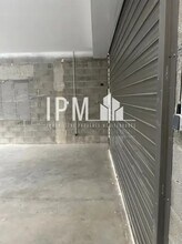 Light Industrial in Aix-en-Provence to rent Interior Photo- Image 1 of 4